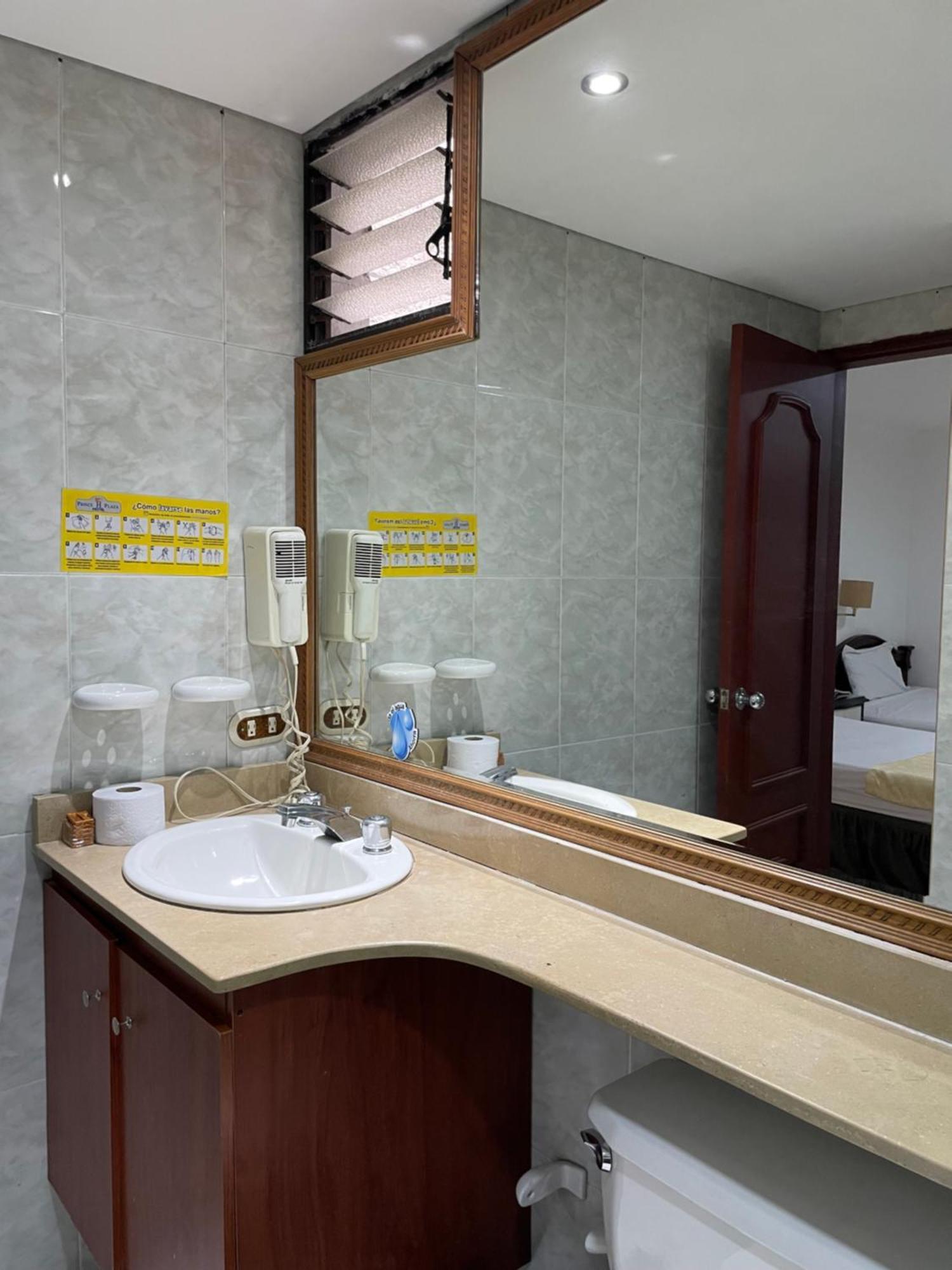 מדיין Hotel Prince Plaza מראה חיצוני תמונה